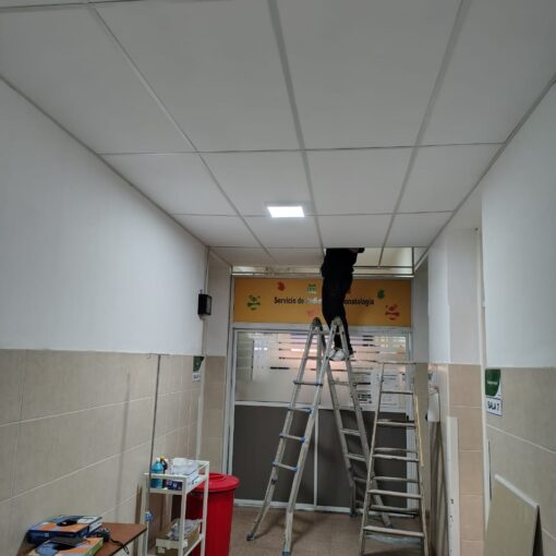 Compra de materiales y mano de obra, para el Hospital Regional Eva Perón de Santa Rosa de Calamuchita.