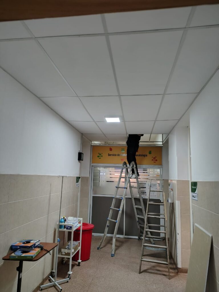 Compra de materiales y mano de obra, para el Hospital Regional Eva Perón de Santa Rosa de Calamuchita.